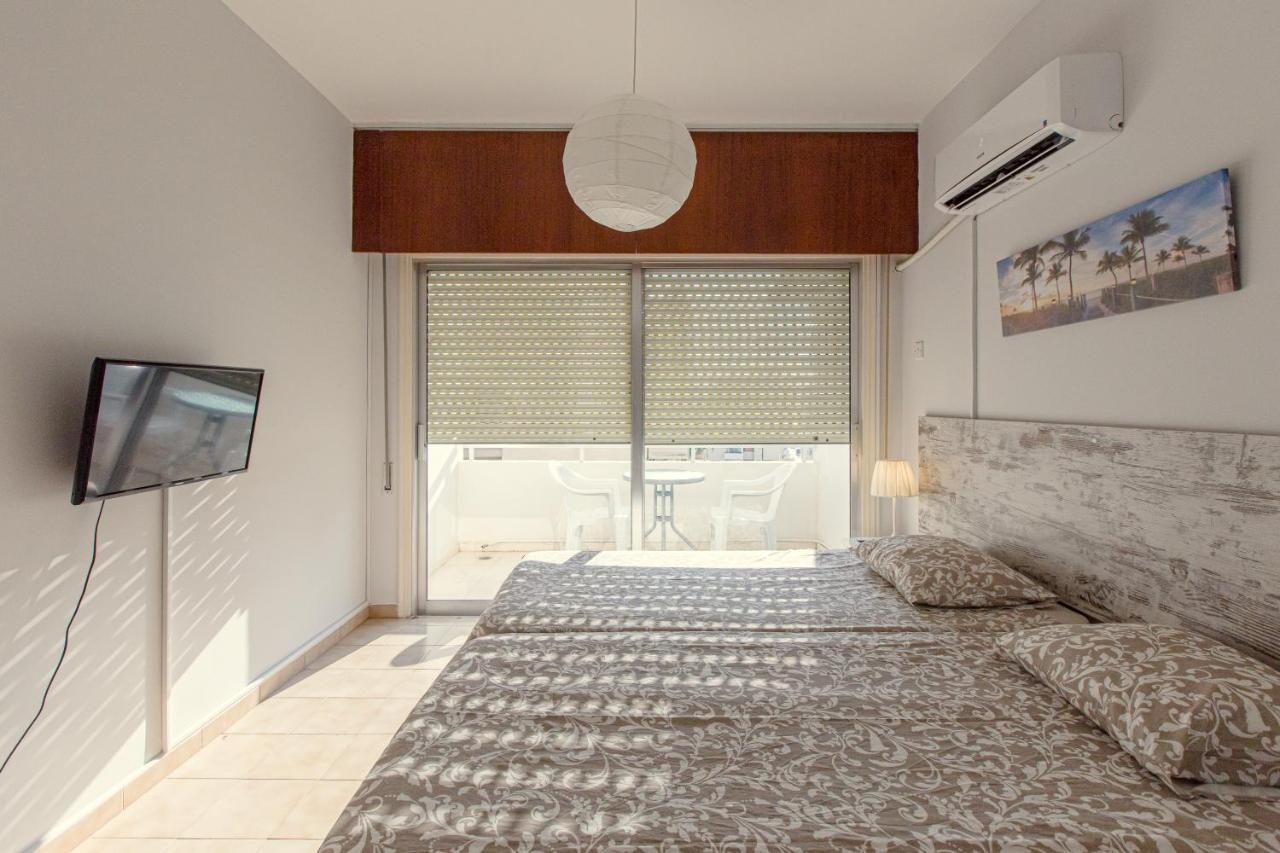 Furnished Seafront Studio Larnaca Exterior foto