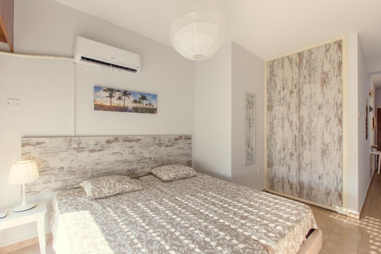 Furnished Seafront Studio Larnaca Exterior foto