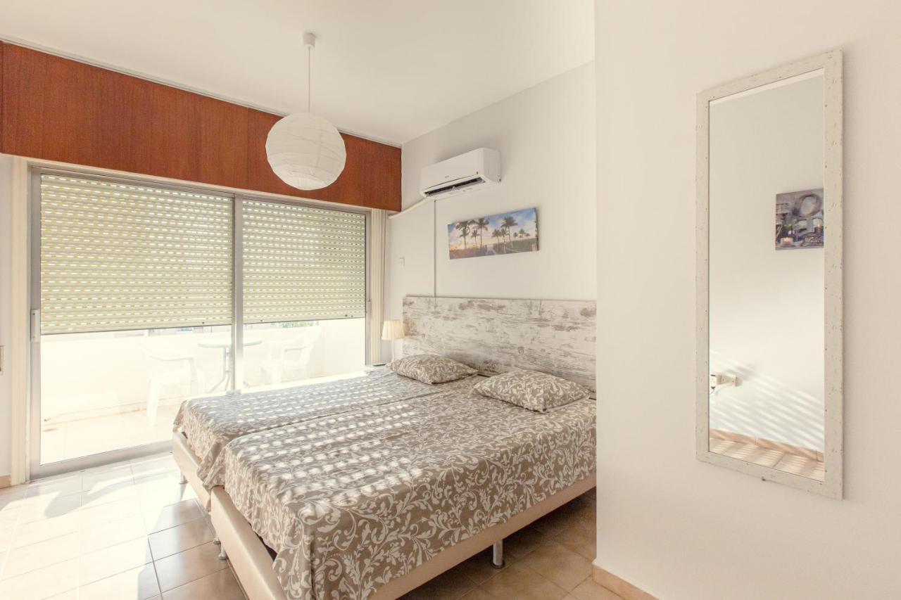 Furnished Seafront Studio Larnaca Exterior foto